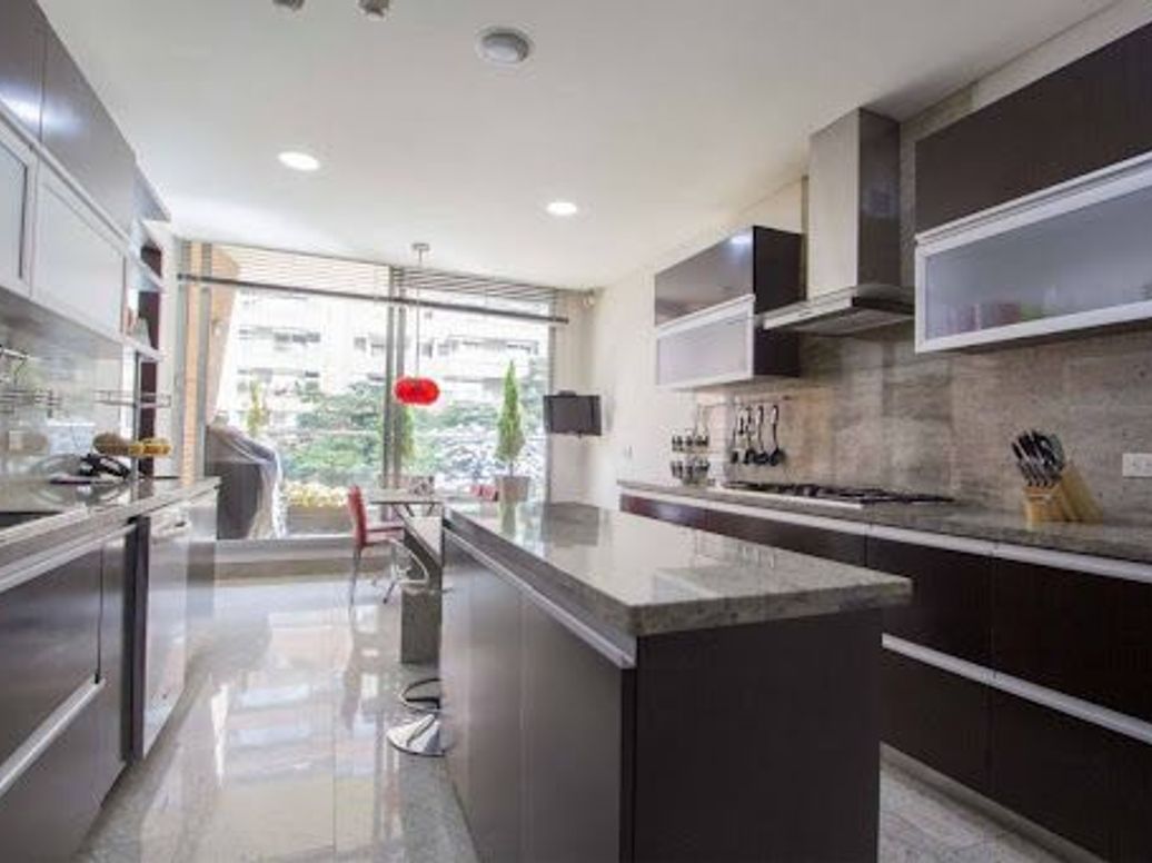 Apartamento de 3 alcobas en venta en Los Rosales, Bogotá, 260 m² · foto 12 de 20