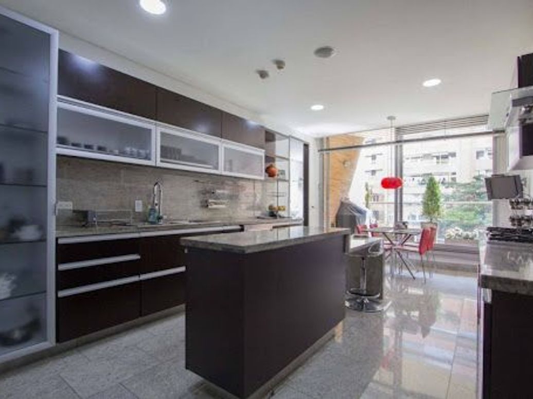 Apartamento de 3 alcobas en venta en Los Rosales, Bogotá, 260 m² · foto 11 de 20