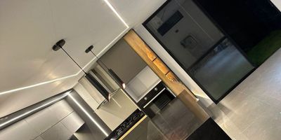 Descubre esta encantadora casa con una distribución perfecta para tu familia. Con 3 habitaciones y 2 baños, este hogar de 67 metros cuadrados ofrece comodidad y funcionalidad. Ubicada en una zona tranquila y bien comunicada, es ideal para disfrutar de la vida en un entorno apacible. Con espacios luminosos y bien aprovechados, cada rincón de esta propiedad invita a crear momentos inolvidables. ¡No pierdas la oportunidad de hacer de esta casa tu nuevo hogar! Katalina cardona 3008009649