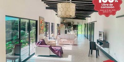 Finca ubicada en Barbosa vereda las Victorias , esta a un kilometro de la Autopista. Cuenta con 400 mtrs2 construido y 3200 mtrs2 de Lote.