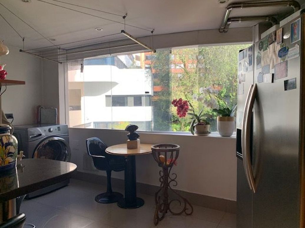 Apartamento de 3 alcobas en venta en Los Rosales, Bogotá, 195 m² · foto 10 de 19