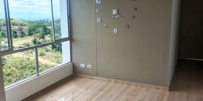 Espectacular Apartamento está disponible para Arriendo. Ubicado en el barrio Avenida 30 de agosto de la ciudad de Pereira. Cuenta con 2 habitaciones, 2 baños y 1 parqueaderos. El área construida es de 62.00 m². Estrato: 4. 