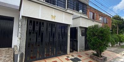 Casa Provenza  4 Habitaciones 300m2 at1234
Vista: exterior
estado: disponible
Dirección: calle 116# 22
Niveles: 2
Barrio: provenza
Antigüedad: 15 años
Estrato: 4
Área: 300 m2
Habitaciones: 4
Baños: 3
Cocina : tradicional
Parqueadero cubierto dentro de la casa. 
ESTADO FINANCIERO
Hipoteca particular $300 millones
Administración $0
VALOR DE VENTA   $750.000.000