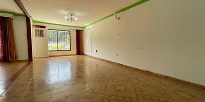 VENDO EXCELENTE CASA BIFAMILIAR ,TOTALMENTE INDEPENDIENTE DE CUATRO PISOS AMPLIOS.DOCUMENTOS LIBRES DE LIMITACIONES .
SUPER CASA OPTIMOS ACABADOS 
PRIMER PISO CUENTA CON APTO INDEPENDIENTE ,SALA COMEDOR ,COCINA SENCILLA,TRES HABITACIONES,UN BAÑO, PATIO DE ROPAS .
SEGUNDO PISO SALA INDEPENDIENTE COMEDOR INDEPENDIENTE ,BALCON ,CUANTO CON CLOSET ,CUARTO SIN CLOSET,UN BAÑO,COCINA SENCILLA AMPLIA,PATIO DE ROPAS .
TERCER PISO,SALA COMEDOR AMPLIA,BALCON GRANDE,CUARTO AMPLIO CON CLOSET.
CUARTO PISO ,SUPER TERRAZA AMPLIA TECHADA,CON HABITACION ,ZONA DE OFICIOS.
INFO DIRECTA EN EL CEL TRES,ONCE,SIETE,CINCO,CINCO,DIECINUEVE,SIETE TRES..3117551973