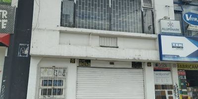 Arriendo excelente LOCALCOMERCIAL  en el 7 de Agosto sobre Av. Cll  68. De 120 m2, distribuidos area primer piso de 60 M2 y segundo piso de 60 M2
Canon de arrendamiento mas IVA. 
Facilidad de transporte y sector comercial. 