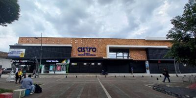 locales en venta ubicado en el astro 8342900

SE VENDE amplio locales comercial de 44 M2. 4.80 metros de ancho, 9 metros de largo, 3.33 de alto, ubicación en una de las zonas más comerciales y turísticas  Con un área total, moderno diseño aportan un toque de elegancia  La ubicación de este local es simplemente inmejorable. Además, se encuentra en un área social, rodeado de áreas turísticas y con la cercanía de centros comerciales, lo que garantiza un alto flujo de personas, acceso a colegios y universidades. Además, cuenta con vigilancia las 24 horas del día, brindando seguridad, Asi mismo, cuenta con la cercanía de parques y zonas verdes, Este inmueble se encuentra en una zona comercial e industrial en constante crecimiento, lo que lo convierte en una inversión con grandes posibilidades de rentabilidad. No pierdas la oportunidad de adquirir este excelente local comercial en una de las ciudades con mayor potencial de crecimiento económico en Colombia. 8342900
