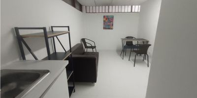 ? ¡Oficina Amoblada para Arriendo en Belén, Manizales!

Descubre esta oportunidad única de arrendar una oficina completamente amoblada en el sector de Belén, ubicada en un estratégico centro médico. Ideal para profesionales y empresas que buscan un espacio listo para trabajar y bien conectado.

? Espacios Funcionales: Con un área construida de 26 m², esta oficina se encuentra en el primer piso y está distribuida en tres espacios amoblados con puestos de trabajo, proporcionando un ambiente profesional y eficiente.

?️ Comodidades de la Oficina:


 Oficina 1: Cuenta con una cocineta con repisa, muebles y entrada de luz natural, perfecta para realizar tareas con comodidad.
 Oficina 2: Equipada solo con escritorio, ideal para tareas administrativas o como sala de reuniones.
 Oficina 3: La más iluminada y amplia, adyacente a la oficina 1, ofreciendo un ambiente de trabajo confortable y espacioso.


? Baño Comunal: El edificio dispone de baños comunales, manteniendo el área de trabajo limpia y organizada.

?️ Ubicación Privilegiada: Situada en una zona comercial y residencial, la oficina está cerca de centros médicos, colegios, universidades y otras áreas urbanas, facilitando el acceso a clientes y proveedores.

? Seguridad y Accesibilidad: El centro médico cuenta con portería y recepción, garantizando la seguridad y el control de acceso. Además, está en una zona pavimentada con fácil acceso al transporte público.

? Opciones de Parqueo: Aunque la oficina no tiene garaje propio, la zona azul en toda la cuadra ofrece opciones de parqueo para visitantes.

? Entorno Comercial: Ubicada en una zona comercial concurrida, la oficina se beneficia de un entorno dinámico y accesible, ideal para cualquier tipo de negocio.

¡No dejes pasar la oportunidad de establecer tu oficina en un espacio amoblado y bien ubicado en Belén, Manizales! Contáctanos hoy mismo para más información y para programar una visita.


 
