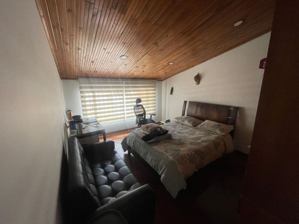 Casa de 5 alcobas en venta en Ub. Cordoba Niza, Bogotá, 234 m² · foto 18 de 20