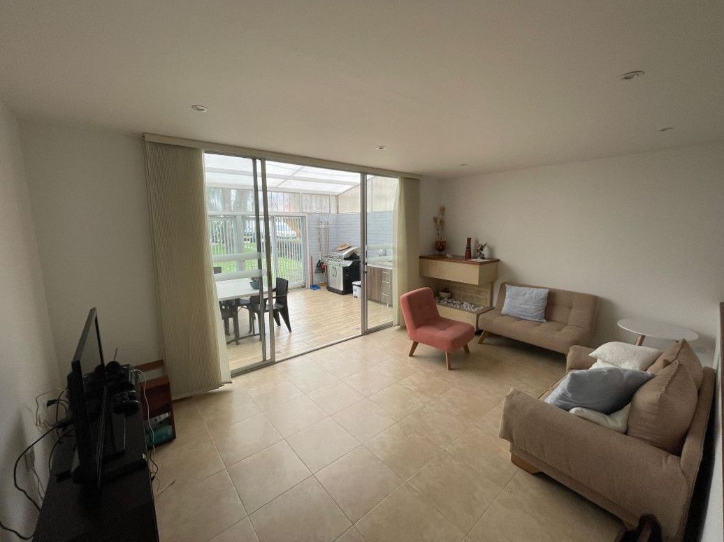 Casa de 5 alcobas en venta en Ub. Cordoba Niza, Bogotá, 234 m² · foto 12 de 20