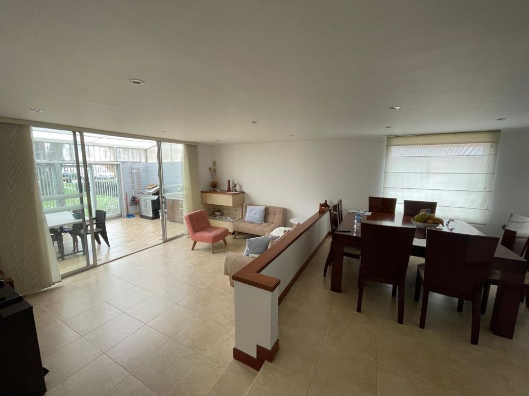 Casa de 5 alcobas en venta en Ub. Cordoba Niza, Bogotá, 234 m² · foto 5 de 20