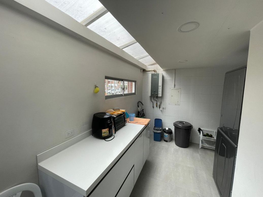 Casa de 5 alcobas en venta en Ub. Cordoba Niza, Bogotá, 234 m² · foto 11 de 20