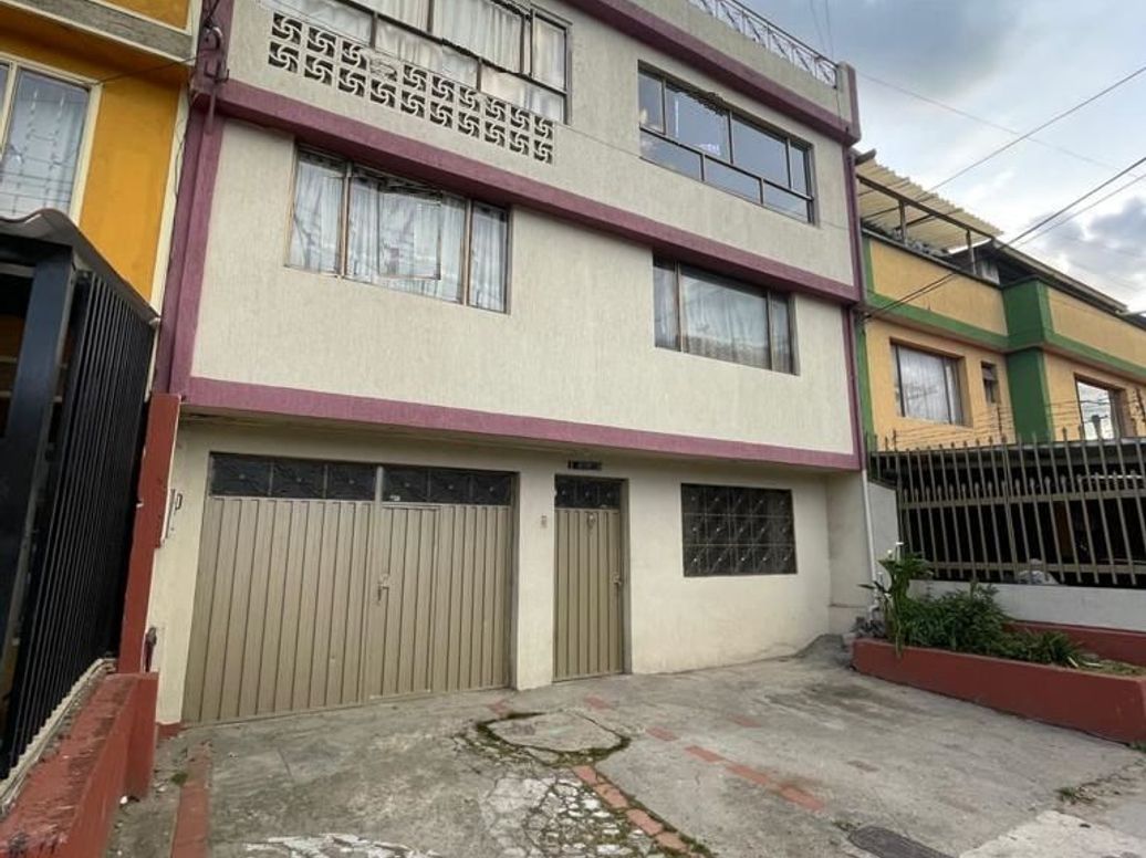 Casa de 13 alcobas en venta en San Antonio Norte, Bogotá, 500 m² · foto 3 de 20