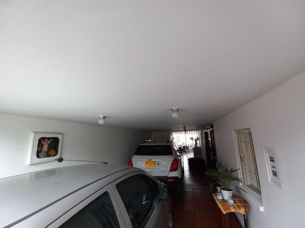 Casa de 5 alcobas en venta en Niza, Bogotá, 364 m² · foto 3 de 20