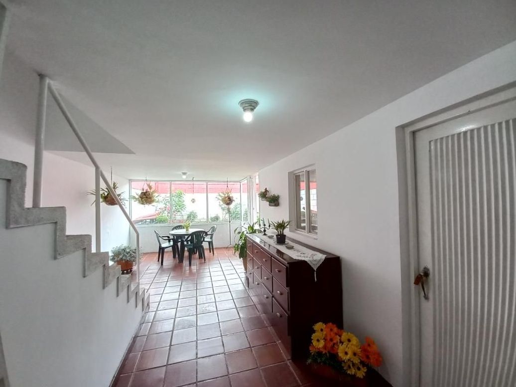 Casa de 5 alcobas en venta en Niza, Bogotá, 364 m² · foto 4 de 20