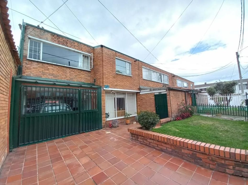 Casa de 5 alcobas en venta en Niza, Bogotá, 364 m² · foto 2 de 20