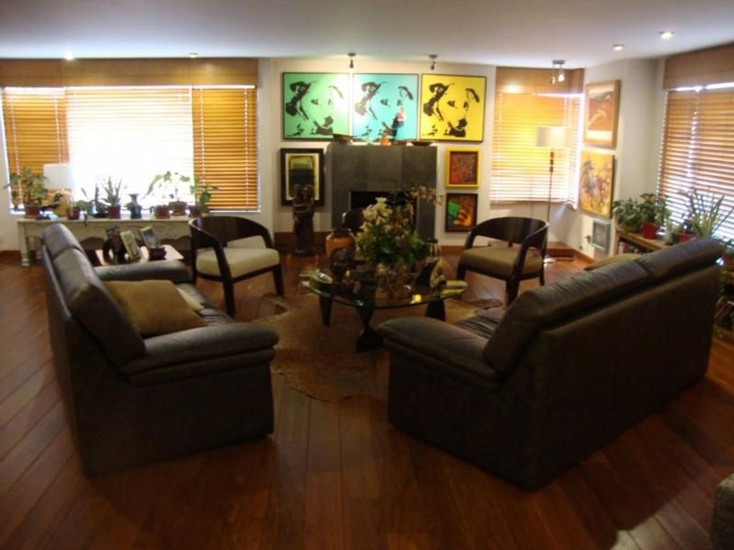 Apartamento de 3 alcobas en venta en El Refugio, Bogotá, 240 m² · foto 3 de 20