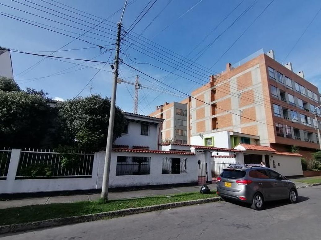 Casa de 4 alcobas en venta en Nuevo Contry, Bogotá, 274 m² · foto 3 de 20