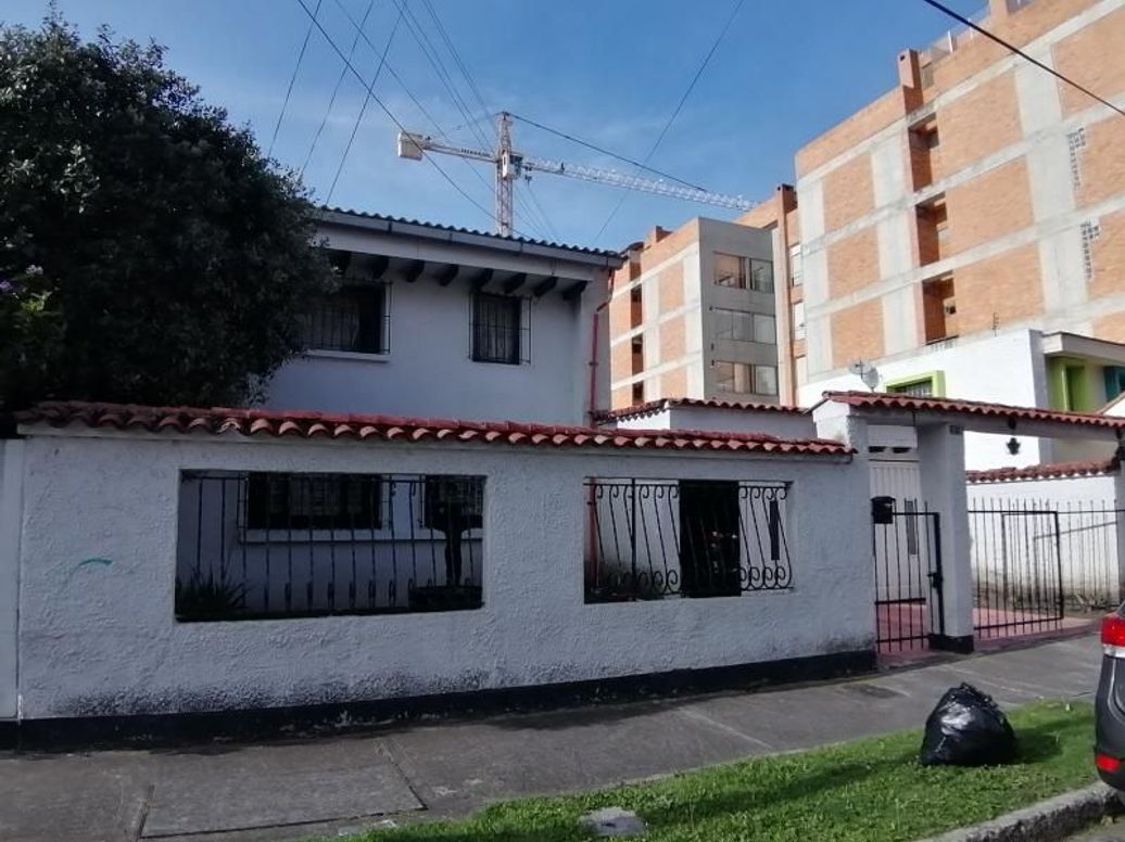 Casa de 4 alcobas en venta en Nuevo Contry, Bogotá, 274 m² · foto 2 de 20