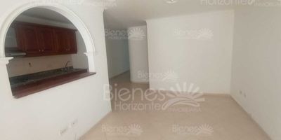 Se arrienda apartamento, excelente iluminacion natural, cuenta con buen acceso a transportes publicos, tiendas de barrio, cerca a colegio la presentacion envigado, biblioteca debora arango.
Si requiere mayor información o agendar una cita para conocerlo por favor comuníquese con nosotros a las lineas 3010907, 3128868401, 3011487410, o al 3209061703
