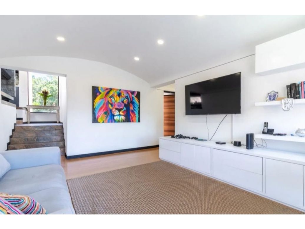 Apartamento de 3 alcobas en venta en Los Naranjos, Bogotá, 277 m² · foto 2 de 10
