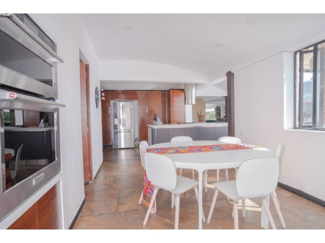 Apartamento de 3 alcobas en venta en Los Naranjos, Bogotá, 277 m² · foto 8 de 10