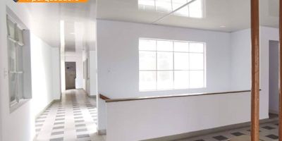 ¡Amplia Casa Local en arriendo en Conquistadores! Ideal para uso residencial o comercial

Descubre esta versátil Casa Local en arriendo ubicada en el estratégico sector de Conquistadores, una zona de alta valorización y excelente conectividad en Medellín. Con un área generosa de 300 m², esta propiedad es perfecta para quienes buscan amplitud, ya sea para vivienda, oficinas o uso mixto.

Cuenta con 5 habitaciones, 3 clósets, 2 baños, sala, comedor, cocina sencilla, piso en baldosa, 2 patios internos, balcón y garaje privado. Ubicada en el segundo piso, fuera de unidad cerrada, con acceso independiente.

Situada cerca de avenidas principales, transporte público y múltiples servicios, es una opción funcional para vivir o adaptar según las necesidades de tu actividad profesional o comercial.

¡Aprovecha esta excelente ubicación y haz de este espacio una inversión inteligente!

¡City Raíz busca su tranquilidad! - Código: 15959
Contáctanos por WhatsApp al 310 840 1461 o llamándonos al 604 411 7372
www.cityraiz.com