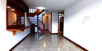 ¡No pierdas la oportunidad de vivir en este increíble apartamento en venta! Con 3 habitaciones, 3 baños y 120 metros cuadrados, este lugar es perfecto para ti. Además, cuenta con 1 parqueadero para tu comodidad. Por tan solo $550,000,000, puedes hacer de este espacio tu nuevo hogar. ¡Contáctanos ahora y agenda una visita! ¡No dejes pasar esta oportunidad única! Cod: 17237