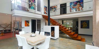 ¡No te pierdas esta increíble oportunidad! Casa en venta con 5 habitaciones, 5 baños y 5 parqueaderos. Con 350 metros cuadrados, este hogar es perfecto para ti. Por tan solo $2,000,000,000, puedes hacer realidad tus sueños. ¡Contáctanos ahora y haz de esta casa tu nuevo hogar! CODIGO 16672