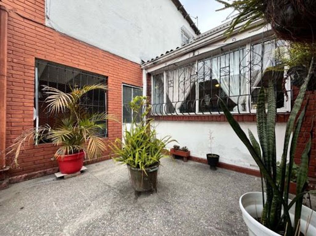 Casa de 3 alcobas en venta en Castilla, Bogotá, 209 m² · foto 3 de 20