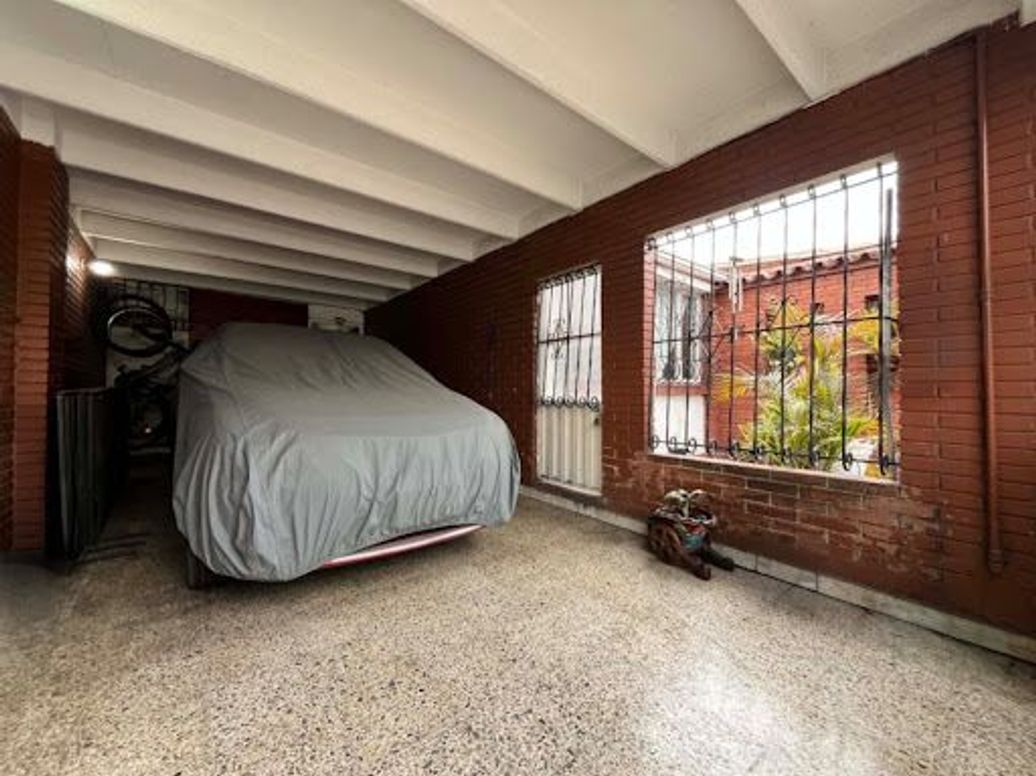 Casa de 3 alcobas en venta en Castilla, Bogotá, 209 m² · foto 2 de 20