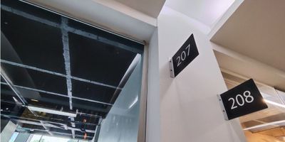 Excelente local comercial, con muy buena iluminación, con muy buen comercio y buenas rutas de Transporte. COD 9425
