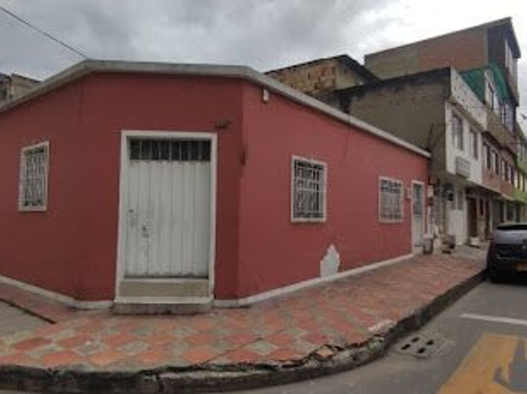 Casa de 8 alcobas en venta en Ciudad Kennedy, Bogotá, 234 m² · foto 3 de 20