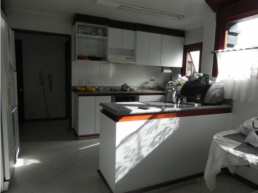 Casa de 4 alcobas en venta en Gratamira, Bogotá, 380 m² · foto 17 de 18