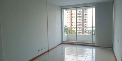 Apartaestudio en arriendo en unidad cerrada facil acceso desde via principal, cerca a Iglesias, hoteles, Restaurantes, rutas de transporte publico y servicios complementarios. Piso en ceramica, sala comedor, 1 alcoba, baño social, cocina integral abierta tipo americano, balcon y parqueadero cubierto. Conjunto cerrado con ascensor, piscina, turco, sauna, parque infantil, placa polideportiva, zonas verdes, vigilancia 24 horas, citofonia y circuito cerrado de tv. 
Inmuebles sujetos a verificación de disponibilidad.