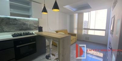 Inmobiliaria vende hermoso apartamento ubicado en el norte de la ciudad, consta de habitación, sala comedor, cocina integral abierta tipo americano, baño, estudio, zona de ropas independiente, ubicado en un piso sexto con excelente iluminación. El conjunto cuenta con gimnasio, salón de juegos, salón social, terraza BBQ, garajes para visitantes. Cómodas vías de acceso como la calle 170, calle 183, Autopista norte, Cerca sector comercial, supermercados, restaurantes y mas. CONTACTENOS Cod: 514