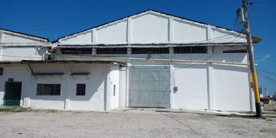 Excelente bodega en unidad cerrada, dispone de dos puertas para camión, piso en concreto reforzado, excelente ubicación.