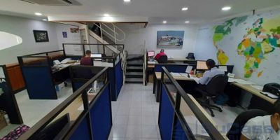 Espectacular local comercial, con alto flujo peatonal durante todo el día, cerca a entidades bancarias y supermercados. No te pierdas esta oportunidad de negocio que es ideal para tus futuros proyectos, Que esperas para conocerlo, contáctenos.