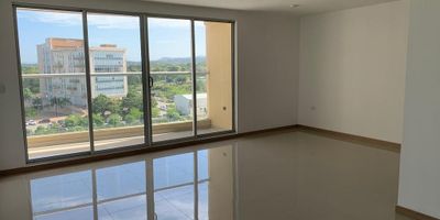 Apartamento en piso alto con excelente vista panorámica, situado en uno de los sectores más centrales y residenciales de la Ciudad, cambia, disfruta, juega, goza y sé feliz, en este lugar puedes lograrlo, siente la calidez, paz y tranquilidad tu familia lo merece.