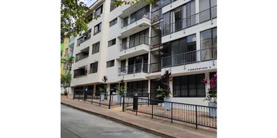 VENDO APARTAMENTO EN PISO 2 SIN ASCENSOR, CONSTA DE AMPLIA SALA COMEDOR, COCINA INTEGRAL, ZONA DE LAVANDERIA, 2 HABITACIONES CON CLOSET, LA HABITACION PRINCIPAL CON BAÑO PRIVADO Y STAR DE ESTUDIO, 1 HABITACION AUXILIAR, 1 BAÑO SOCIAL, PARQUEADERO PRIVADO, DEPOSITO

EL CONJUNTO CUENTA CON VIDEO CITOFONO, CAMARAS EXTERIOR DE SEGURIDAD.
