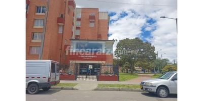 Unicos dueños, segundo piso con ascensor parqueadero y depósito propios con escrituras independientes
Piso en porcelanato cocina remodelada y baño auxiliar
Vista exterior