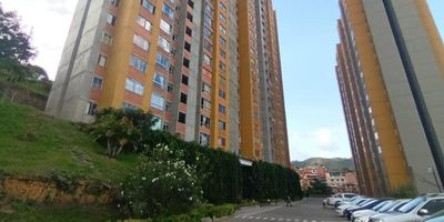 ¡Encuentra tu hogar ideal en el corazón de Medellín!  Hermoso y cómodo apartamento Ubicado en San Antonio de Prado, Urbanización Manzanillo piso 16, apartamento de 46m2 con todas las comodidades que necesitas.  Al entrar, una sala comedor te da la bienvenida. Iluminada  naturalmente y con espacio para reunirte con tus seres queridos. Su cocina integral moderna está  lista para que cocines todas tus recetas favoritas. El dormitorio principal es amplio y acogedor, con closet empotrado  Ideal para descansar después de un largo día. la otra habitación es cómoda iluminada, La zona de lavandería, calentador de agua, parqueadero común y juegos para los más pequeños son otros detalles que lo hacen único. el edificio posee ascensor, control de acceso y áreas verdes comunes. Desde su ubicación, tendrás cerca todo lo que necesitas para una vida plena. Colegios a sólo minutos, el sistema de transporte público al alcance de tu mano.¡No dejes pasar la oportunidad de hacer de este tu nuevo hogar! Com