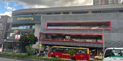 Hermoso local ubicado en el centro comercial PLAZA ARRAYANEZ, es amplio e iluminado para tu marca en centro comercial, cuenta con un área de 420.56 metros, baños privados en cada consultorio, aire acondicionado, zona de recepción instalada, mas de 6 espacios privados para uso de oficinas, salones, o consultorios,  , piso en porcelanato, se encuentra ubicado cerca del parque de san pio, a unas cuadras del hospital del sur, bombas de gasolina, colegios, restaurantes supermercados, cómodas vías de acceso, buen flujo de transporte publico, el valor canon   administración   IVA. Para mas información comunícate conmigo al 3145053562 Nathalie Fernández