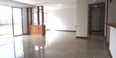 84gp02951 Arriendo hermoso apartamento en Poblado - La Frontera, area 162.5mts2, 3 alcobas todas con baño y vestier, alcoba de servicio con baño, baño social, balcon con asador de gas empotrado, sala comedor, closet de linos, cocina integral con red de gas, calentador de paso, zona de ropas, piso en ceramica, parqueadero doble, cuarto util, puerta de seguridad, estrato 5, piso 5

Edificio con porteria de 6am a 8pm, lobby de entrada. Cerca al Euro y Mall La Frontera

 
