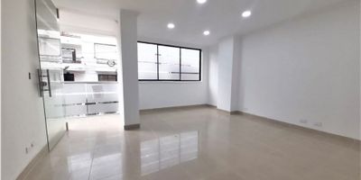 Este impresionante apartamento ubicado en Envigado, Antioquia es ideal para quienes deseen un hogar en donde disfrutar de la naturaleza y de una seguridad excelente. Se trata de un apartamento de área terreno de 120 M2, área construida de 120 M2, y área privada de 120 M2, con 3 alcobas, 3 baños, y 1 garaje.

Sus caracteristicas internas son excelentes; cuenta con balcón, baño en la habitación principal, calentador, citófono/intercomunicador, clósets, cocina integral, gas domiciliario, zona de lavandería. Y sus caracteristicas externas son igualmente espectaculares; con acceso pavimentado, cerca de una zona urbana, cochera/garaje, escuelas/universidades, parques cercanos, transporte publico cercano, zona residencial, y espacios verdes.

Este apartamento ofrece el mejor equilibrio entre el ambiente tranquilo de la naturaleza y la seguridad de un barrio cerrado; la oportunidad perfecta para tener la casa propia ideal.
