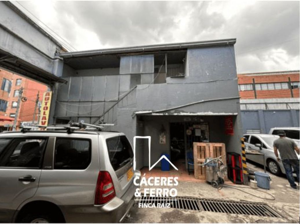 Casa de 4 alcobas en venta en Los Alcázares, Bogotá, 386 m² · foto 2 de 11
