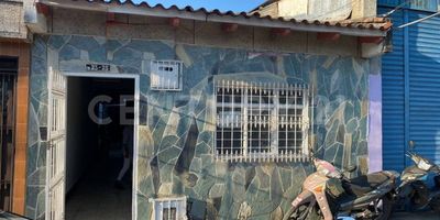 Venta de casa lote ,gran oportunidad , en sector comercial del barrio obrero , cuenta con 7  habitaciones dos  cocinetas y zona de lavado  , y una de las habitaciones se encuentra en un segundo piso