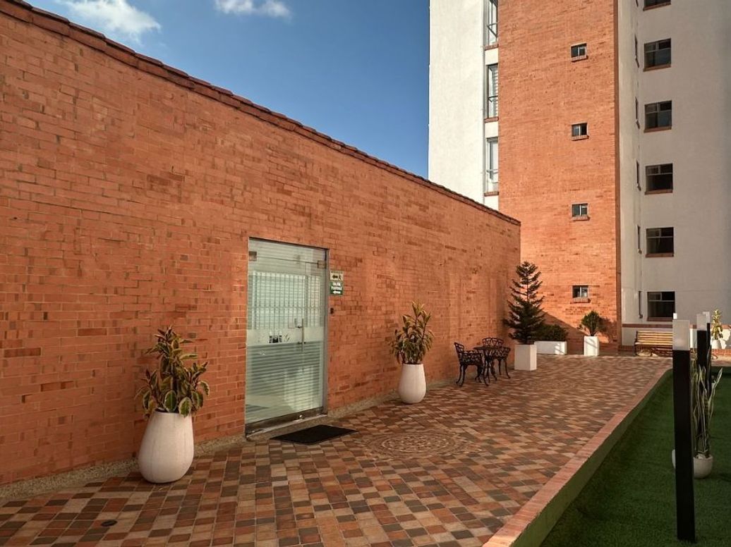 Apartamento de 3 alcobas en venta en Cjr Laderas De Gratamira, Bogotá, 64 m² · foto 2 de 12