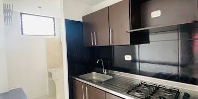 Cómodo y acogedor apartamento para la renta ubicado en buen sector de la ciudad de Pereira, consta de 3 habitaciones con closet, la principal con baño privado, baño social completo, sala comedor, cocina integral, área de ropas independiente, calentador, terraza, El edificio cuenta con ascensor. Si deseas mas información contáctanos!