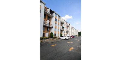 Se Renta Hermoso Apartamento en Primer Piso

Ubicación estratégica cerca de Valle del Lili, supermercados, colegios, universidades, clínicas y con fácil acceso a transporte público.

Características:


 Sala-comedor
 Cocina integral
 Zona de oficios
 Balcón
 2 baños
 Cancha de fútbol
 Parque infantil
 Piscina
 Salón social
 Alcobas con closet
 Alcoba principal con baño privado y closet
 Espacios frescos y bien ventilados


Excelente zona con todos los servicios cercanos.

Para más información, contáctanos:

Servicio al Cliente:
Carolina Hernández
? 313 6919732
