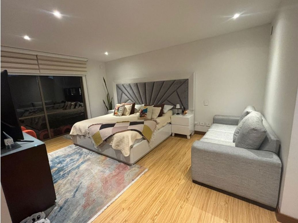 Apartamento de 3 alcobas en venta en Colina Campestre, Bogotá, 224 m² · foto 5 de 8